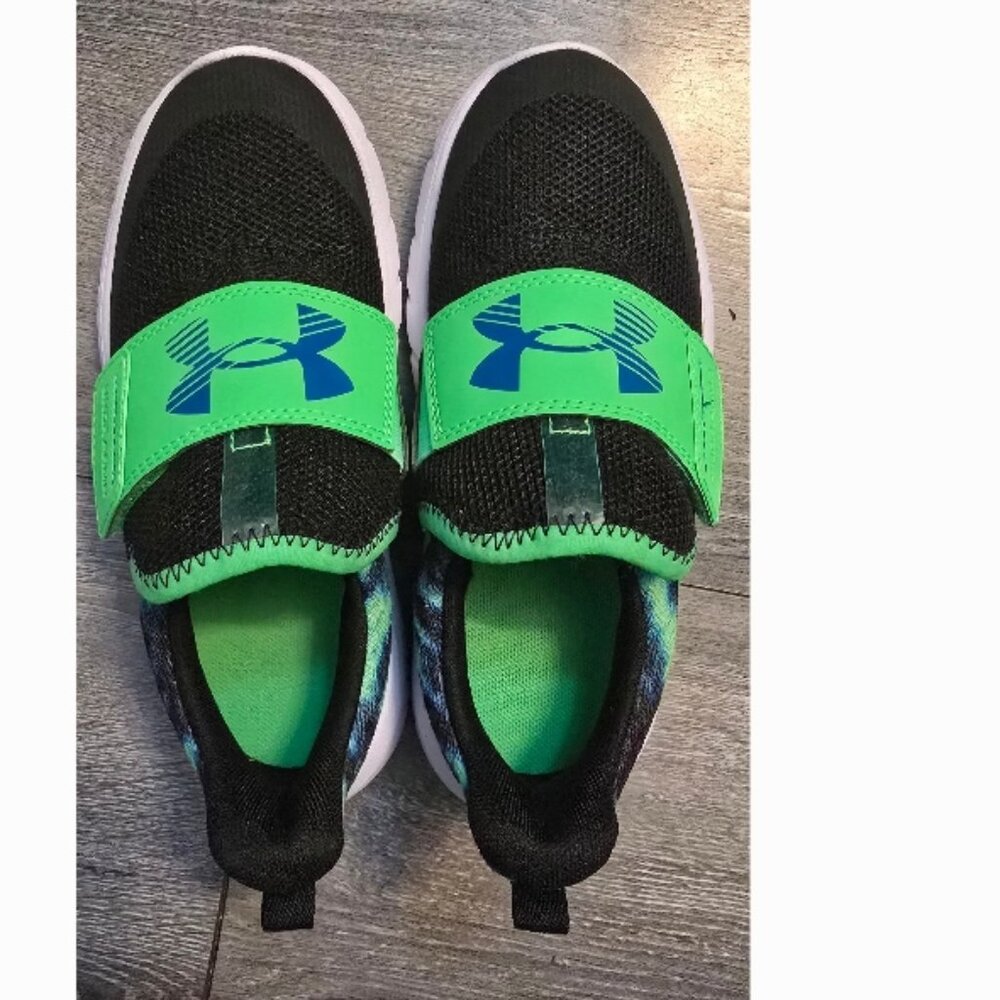 Unisex underarmour shoes 1Y